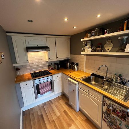 1 Bedroom Flat In Tolcross, Glasgow Top Floor. Exterior foto
