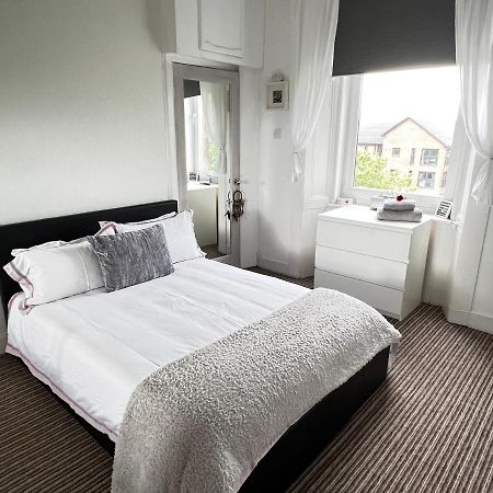 1 Bedroom Flat In Tolcross, Glasgow Top Floor. Exterior foto